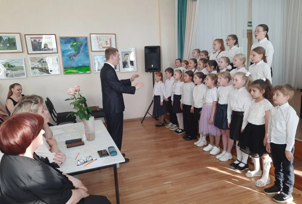 🎼✨️А  вечером в концертном зале ДШИ прошел  концерт хорового отделения, в котором прин...