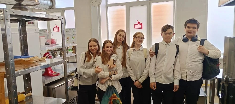 19 марта обучающиеся 9б класса отправились на экскурсию в ГБПОУ «Волгоградский колледж ресторанного 