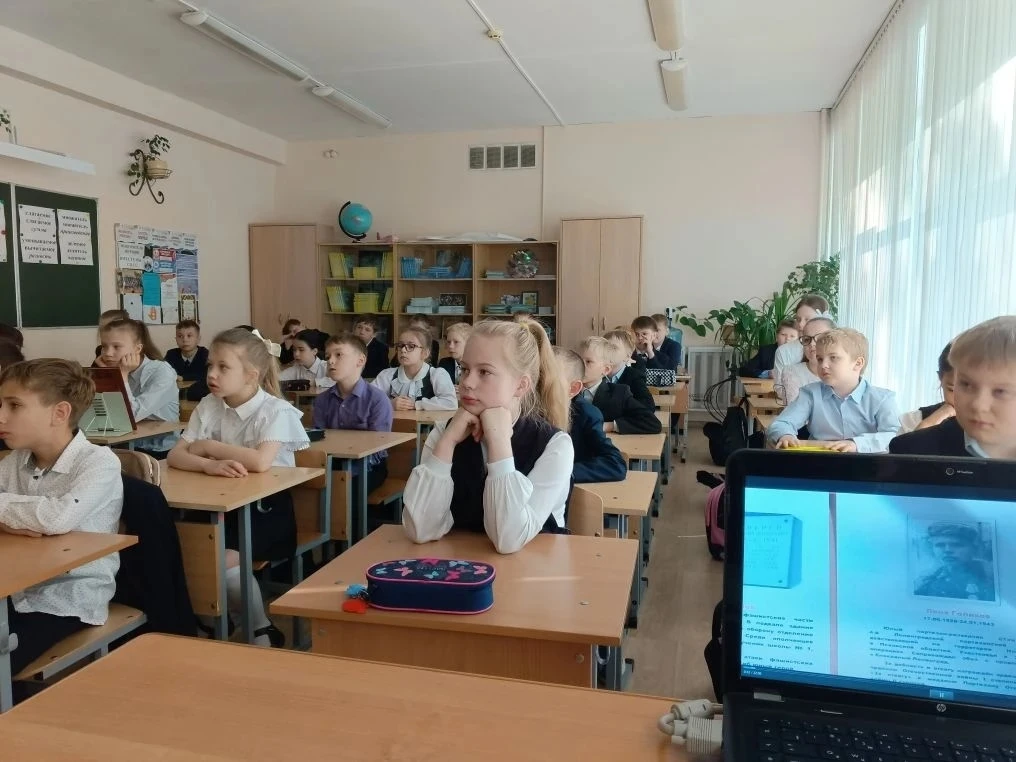 ОРЛЯТА РОССИИ 🦅🇷🇺  Финальный аккорд: лидерство и память — два трека, одна гордость! 🎓🕊  Сегодня в на