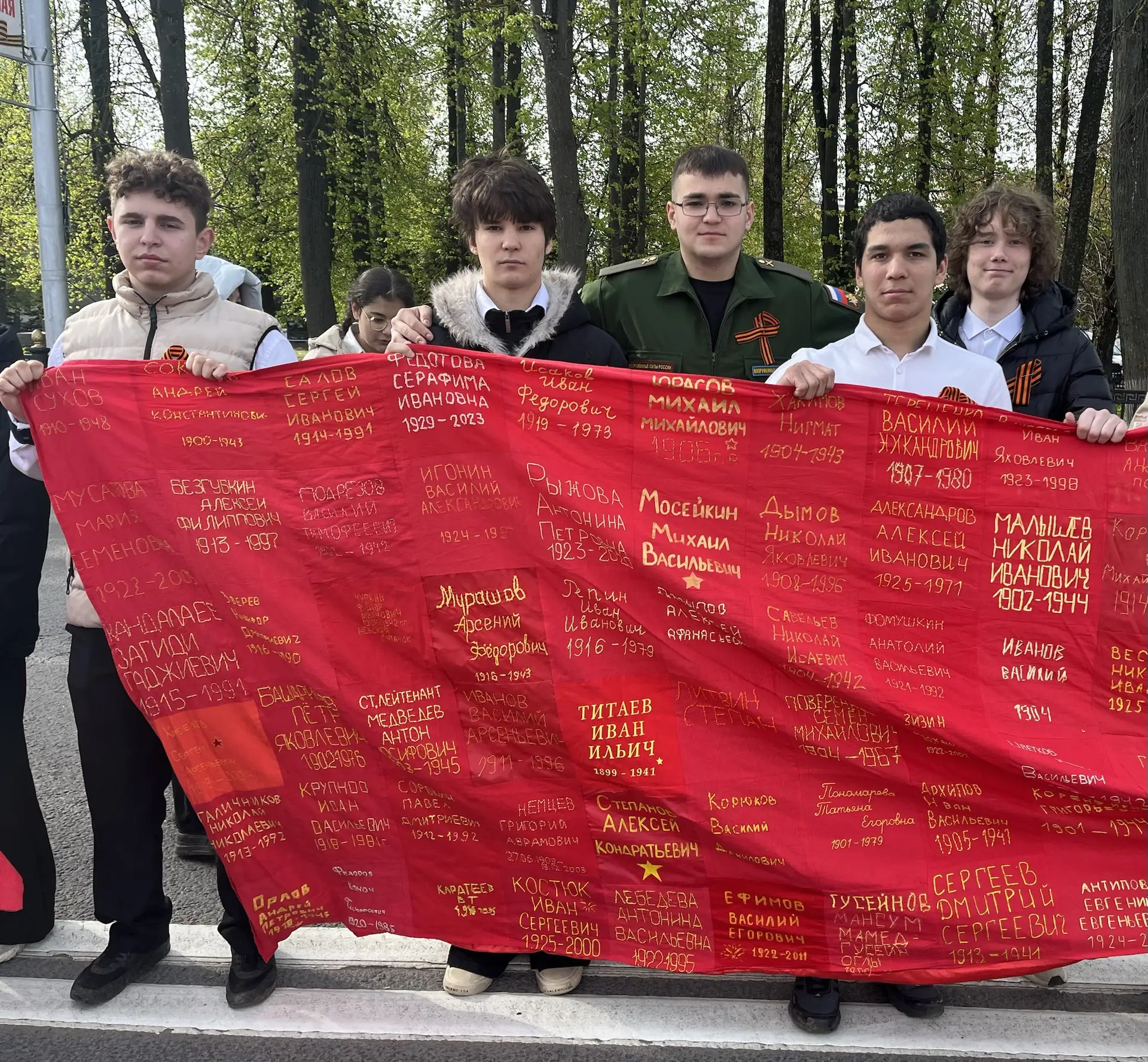 🌟 Вальс Победы — память, которая живёт в наших сердцах 🌟  На площади Победы прошла региональная акци
