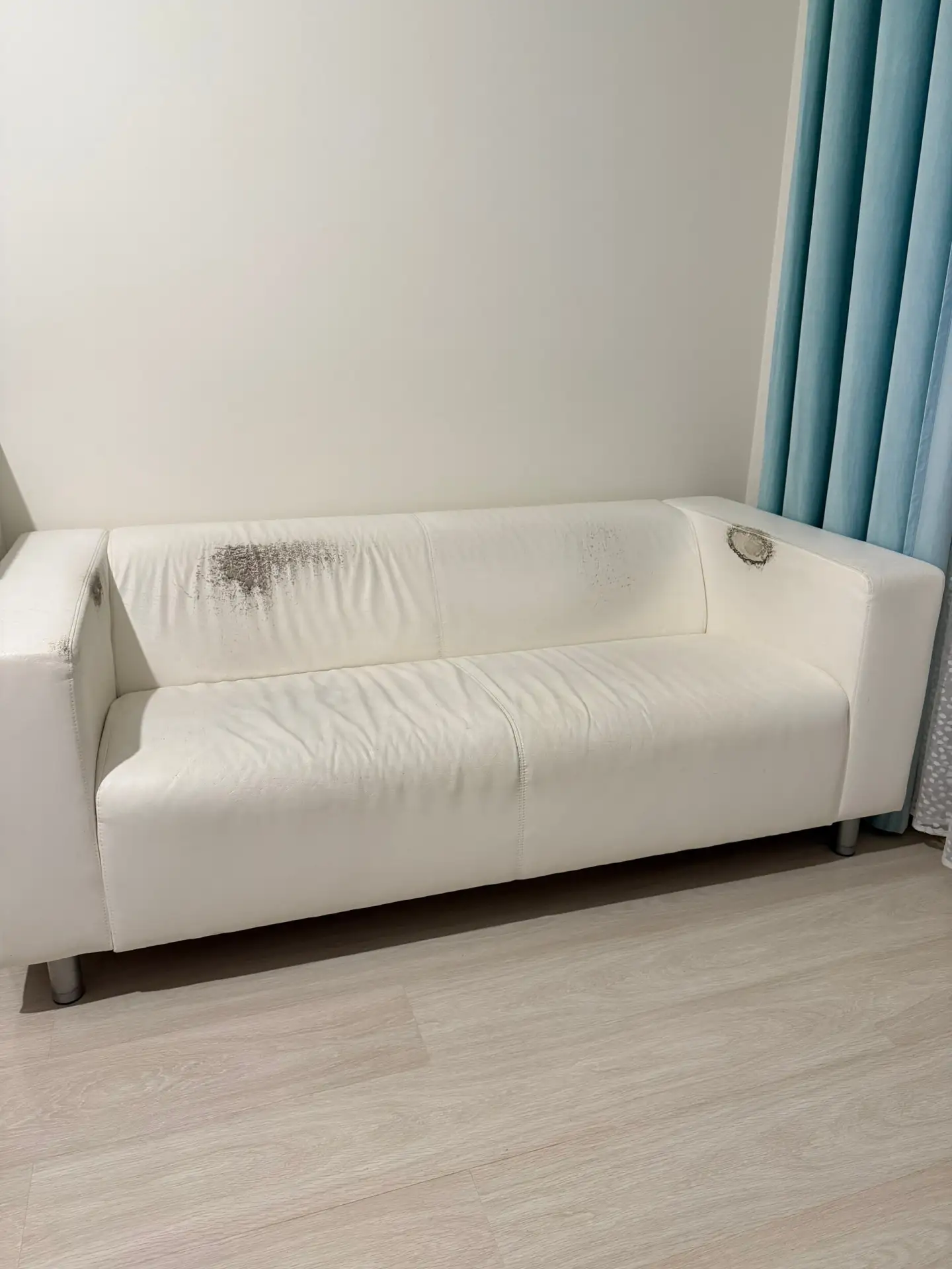 Отдам даром диван IKEA Klippan. Двухместный.