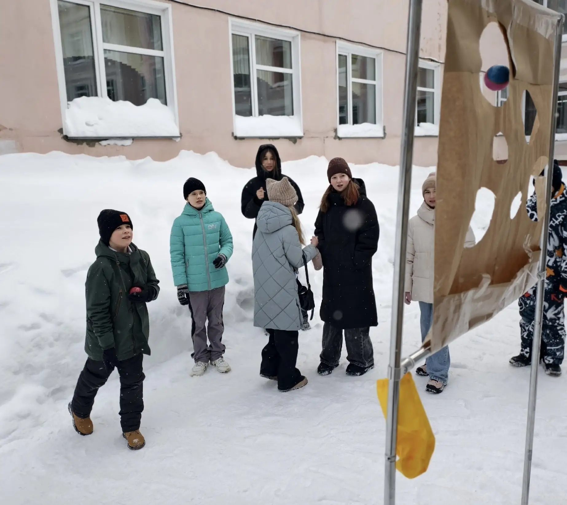 Сегодня наши шестиклассники окунулись в атмосферу настоящих зимних забав! 🎡  🔥 Игра по станциям «Зим