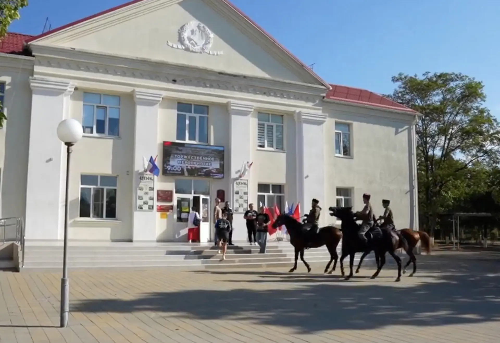 Казаки станицы Натухаевской в Новороссийске приехали голосовать на избирательный участо...