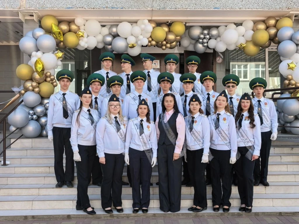 🎓 Последний звонок: гимн юности и мечтам!  Сегодня в  гимназии прозвучал последний звонок для одинна