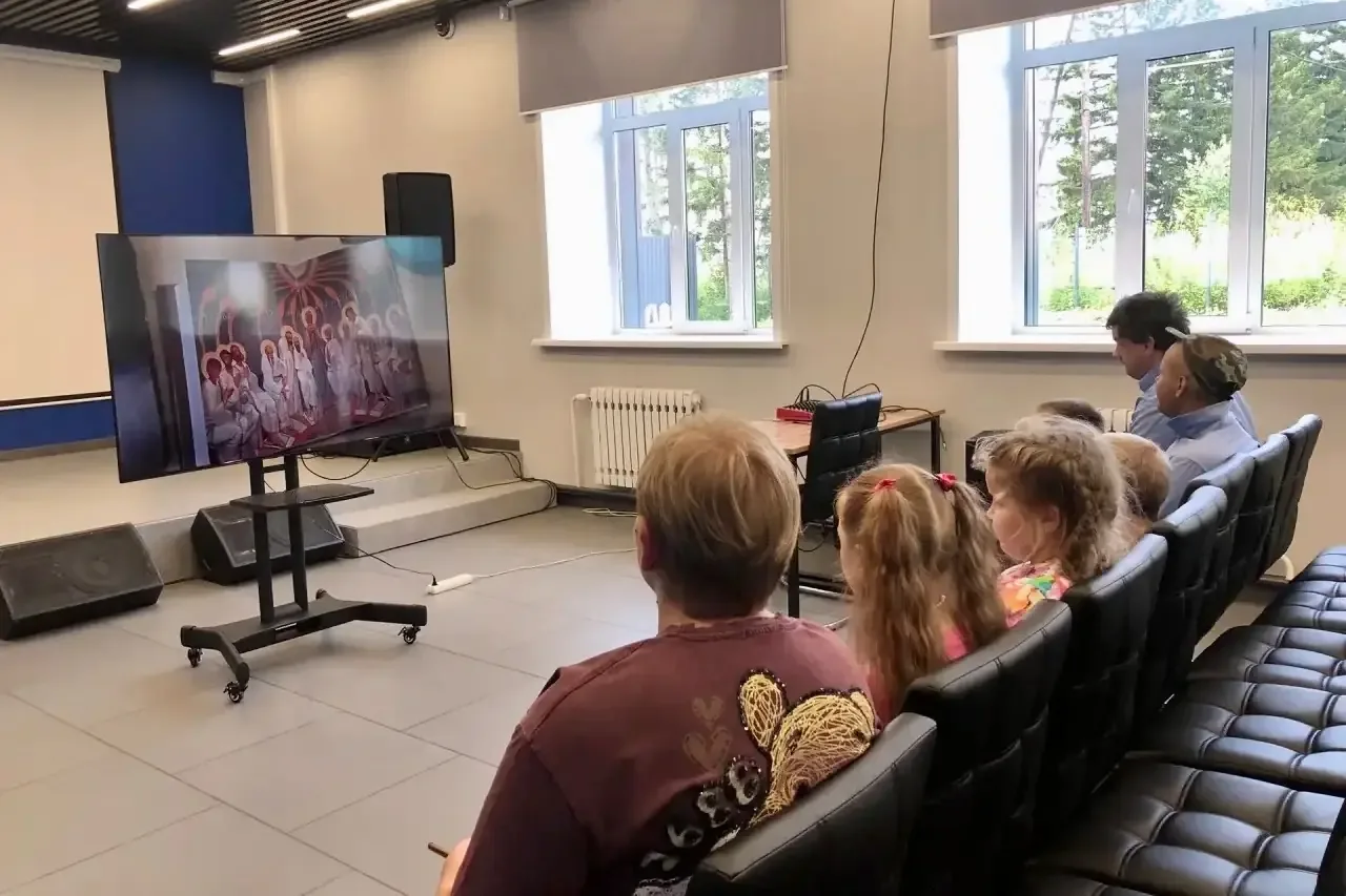 Прихожане храма в селе Шалинское посетили встречу в молодёжном центре «Феникс»

27 июля в Молодёжном