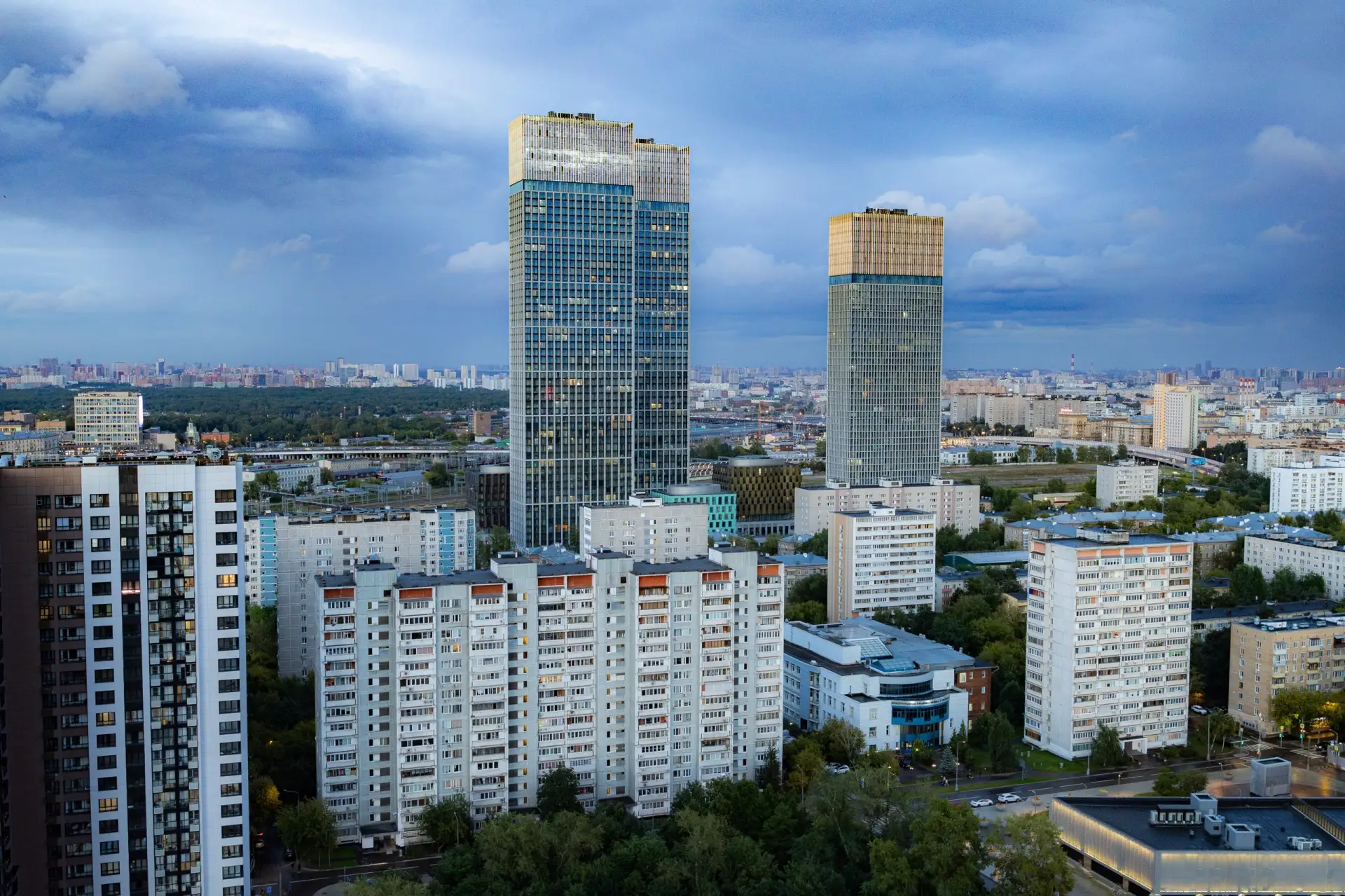 Потихонечку обживаются башни жилого комплекса «MOD».