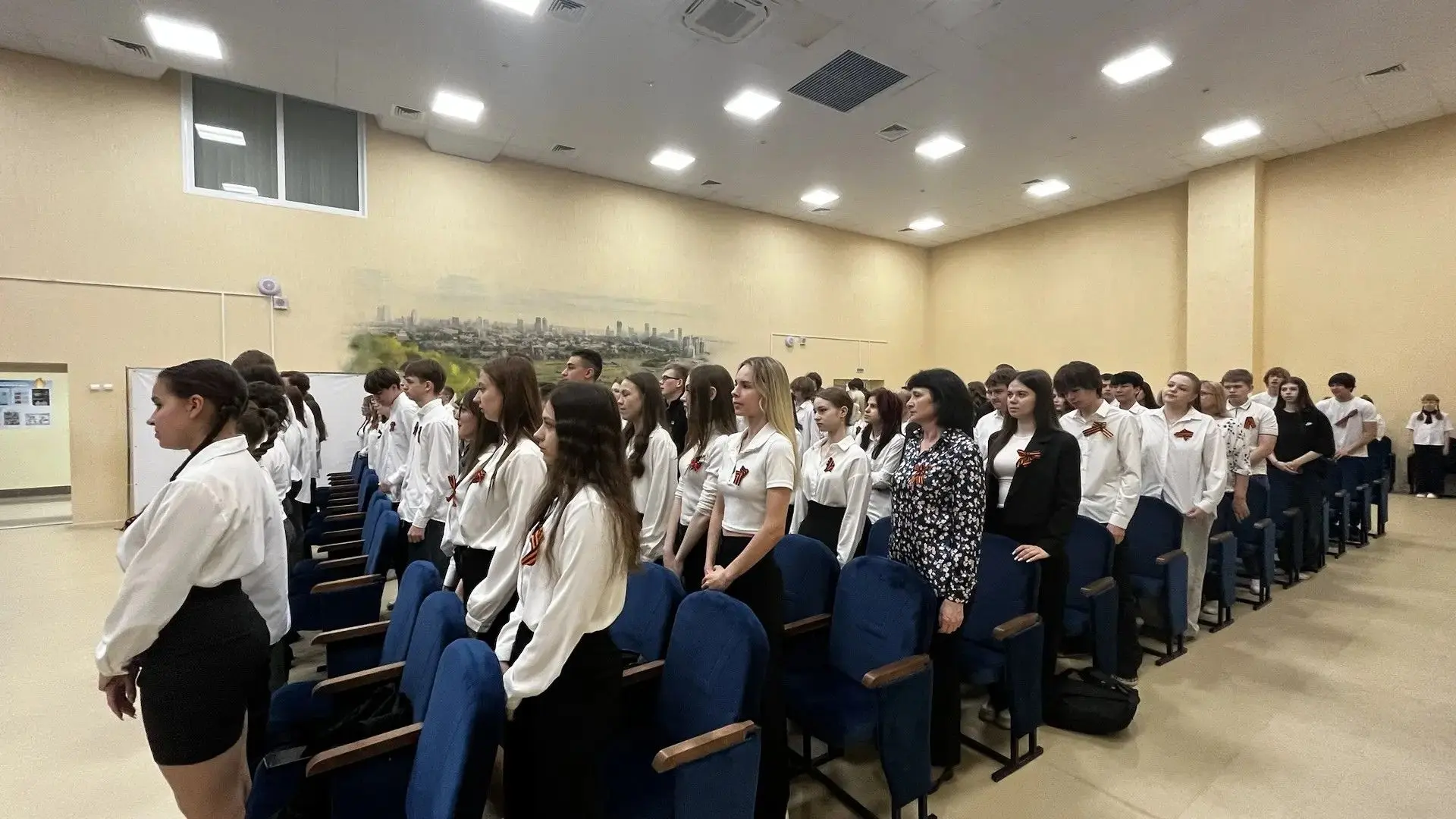 🕊9 Мая: помним, гордимся  и чтим🕊   Сегодня особенный день — в нашей школе прошёл митинг   «Мы помни