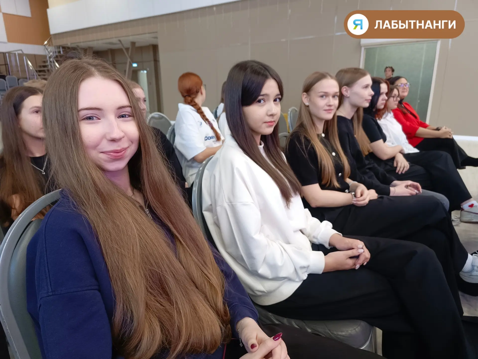 Сегодня в городском Доме культуры литературная гостиная распахнула свои двери для старш...