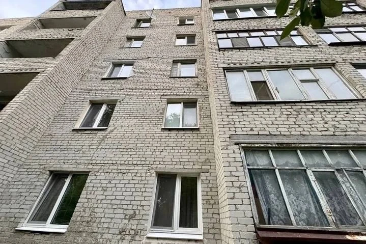 В Саратовской области двухлетний ребёнок получил травмы в результате падения с высоты