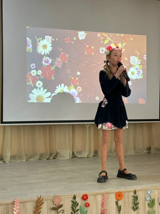 🌸 Праздник весны, талантов и улыбок: как в МОУ СШ № 3 отметили Международный женский день 🌸  Наканун