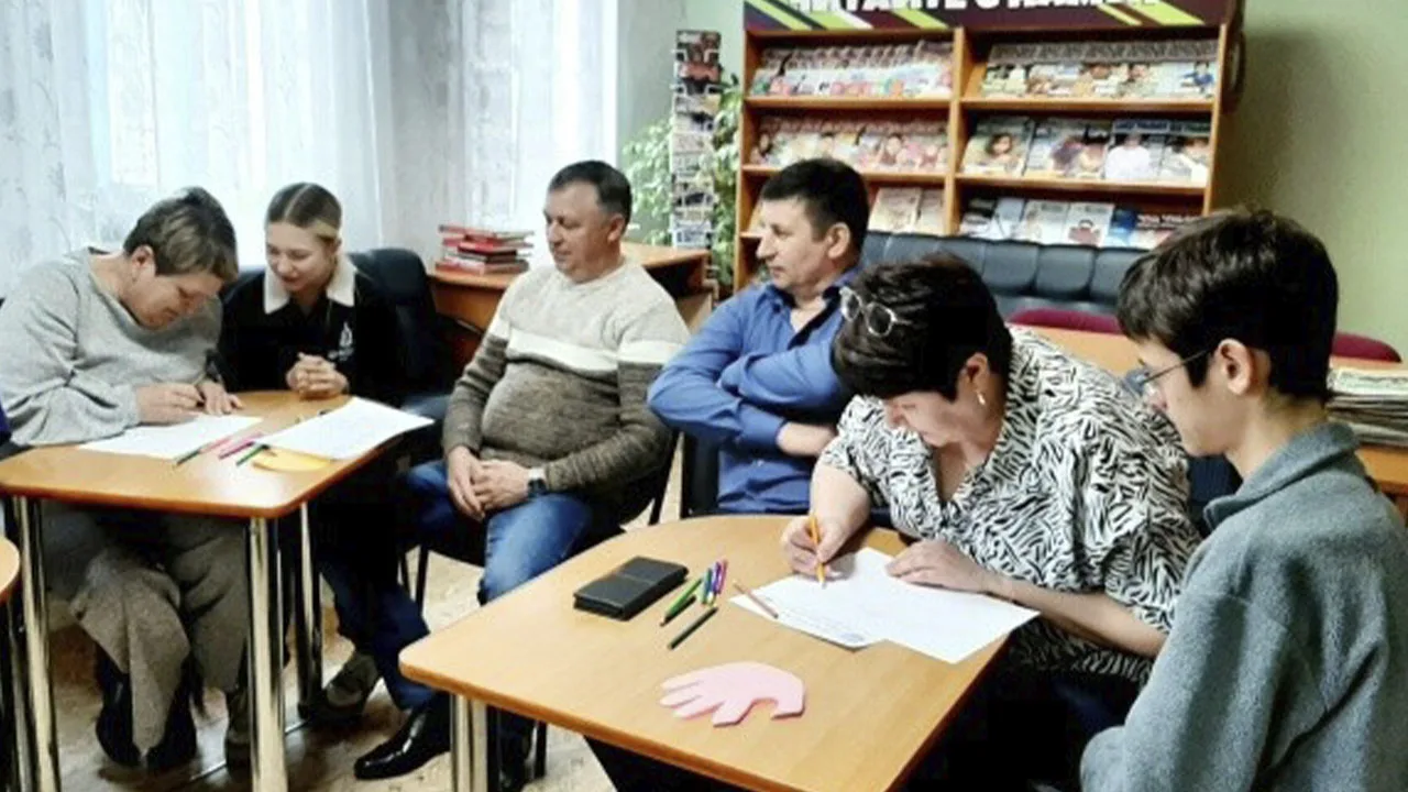 👪 Всей семьёй в библиотеку 📚.  📅 17 мая в читальном зале Идринской библиотеке встретились 6 семей 👪,