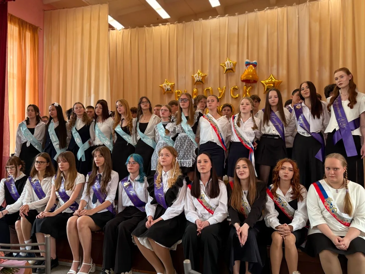 🔔26 мая прозвенел последний звонок…

🏫 Кажется, ещё вчера наши выпускники робко переступили порог 