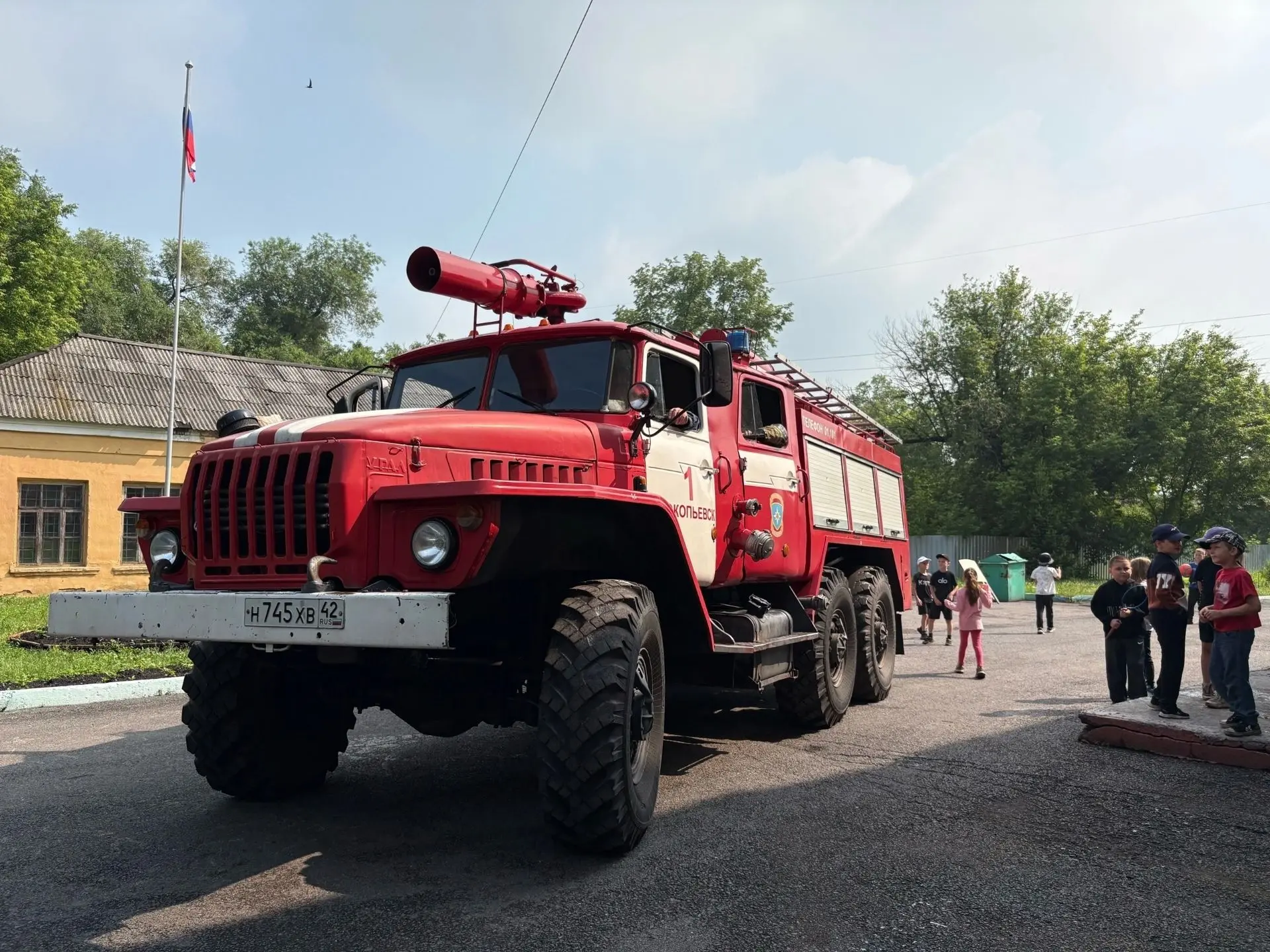 Герои среди нас! 🚒 Сегодня в «Городе Счастья» принимали гостей из пожарной части.

День выдался нас