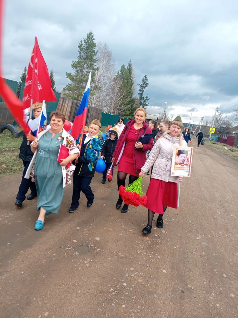 ✨ Праздник со слезами на глазах.
🎉Сегодня было по-особенному!
У памятника 🎖 павшим односельчанам п