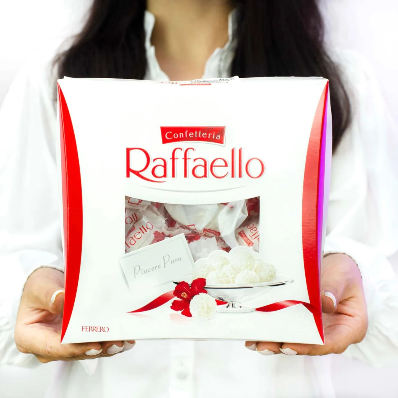 «Пятерочка» и «Перекресток» остановили закупки Raffaello и Kinder из-за цен