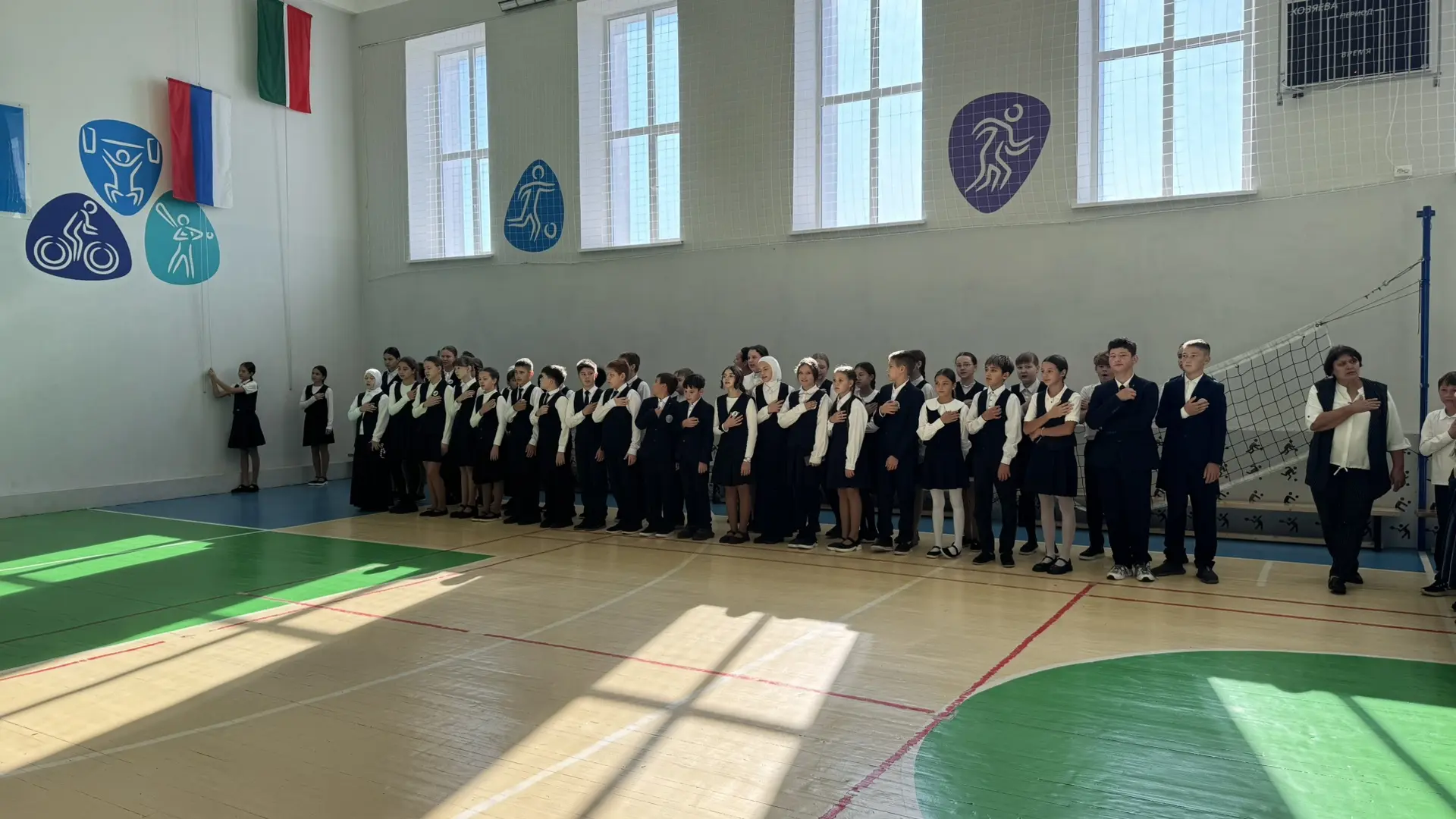 Уку атнасын йомгаклап, 2 нче сменаның 6-7 нче сыйныфы укучылары өчен линейка уздырылды.