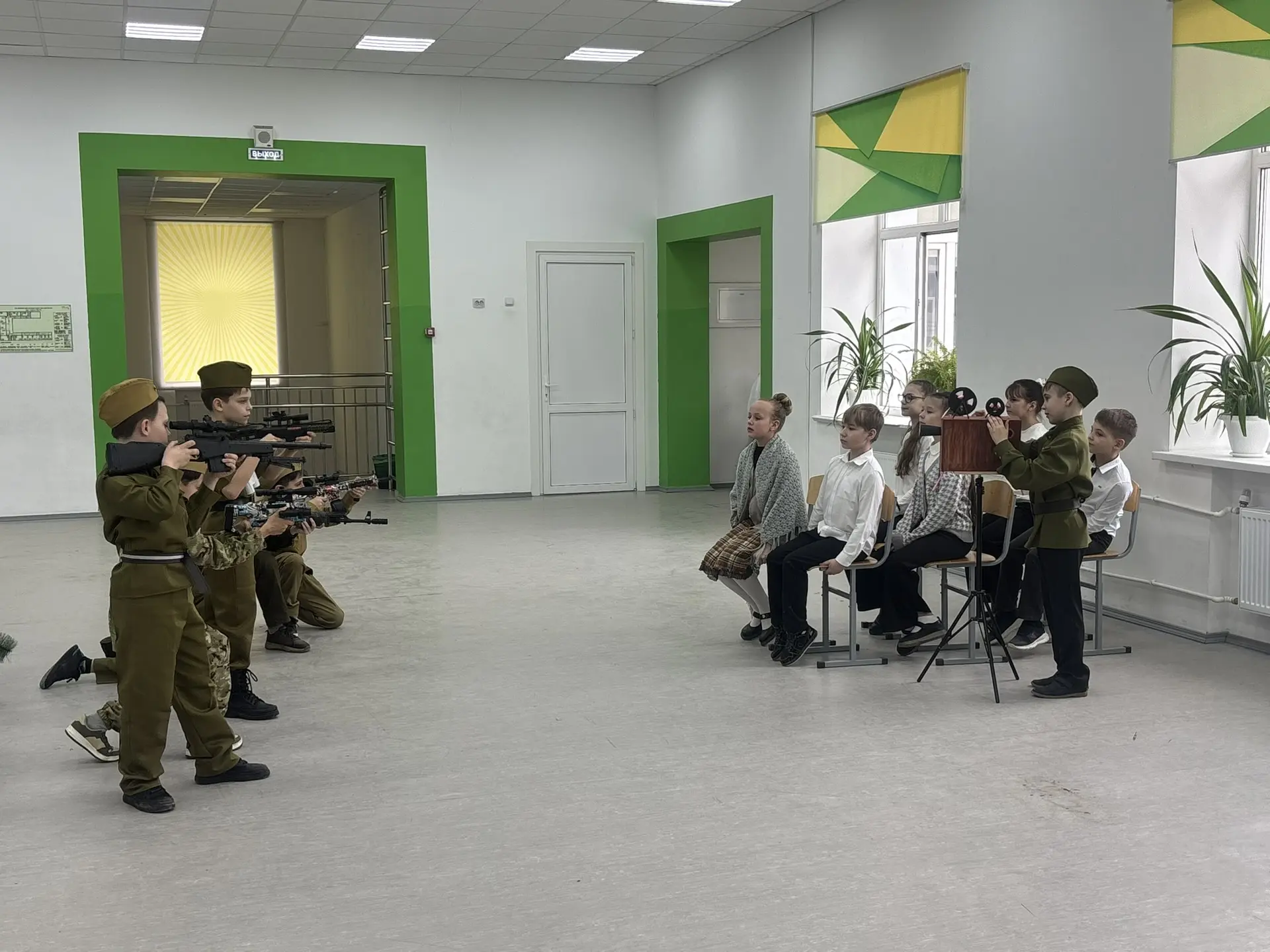 Продолжаем делиться фотографиями с конкурса инсценировки и исполнения военно-патриотической песни 🇷🇺