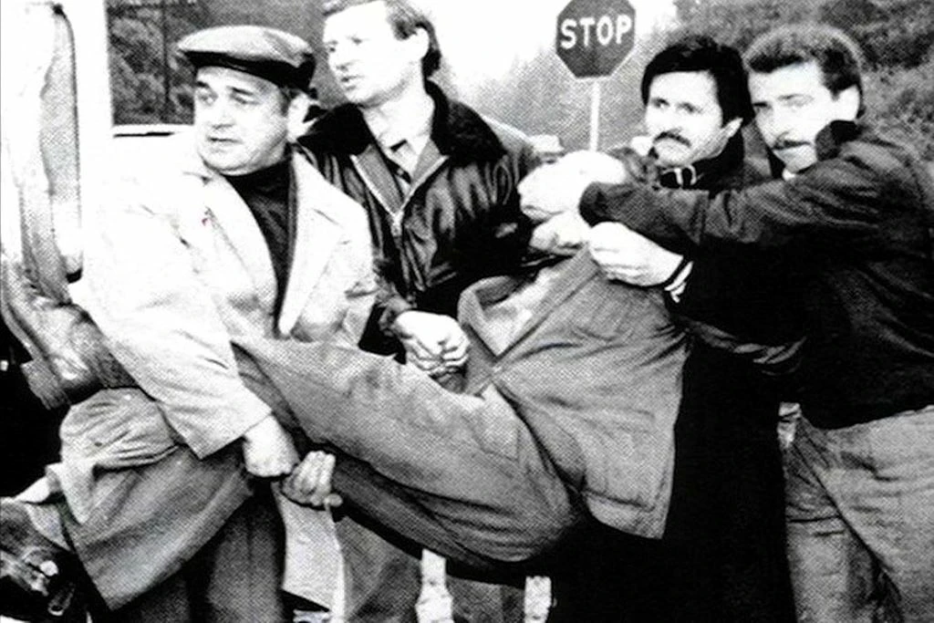 Оперативники КГБ задерживают подозреваемого в шпионаже, Подмосковье, 1985 год. 👮