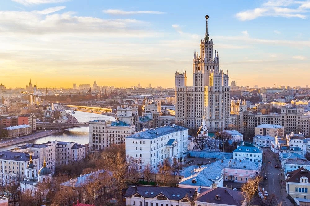 Иностранные туристы тратят в Москве в 4,5 раза больше россиян