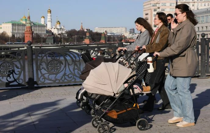 ⭐ Спасибо за Победу! В Тамани состоялся парад у дома ветерана Валентины Пересады  В День Победы во д