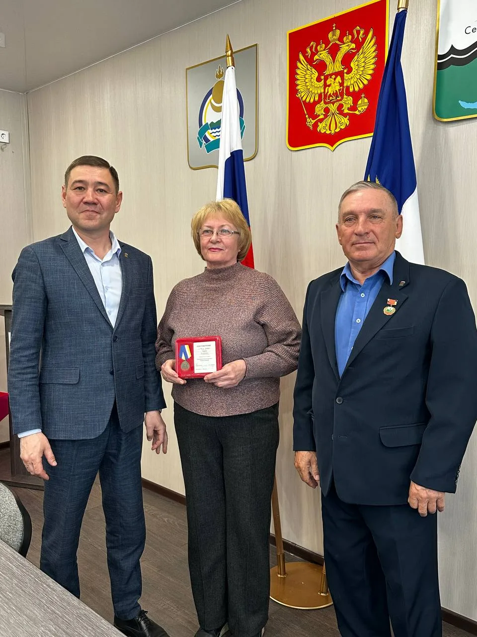 ✨ Сегодня, 12 мая, председатель Совета депутатов Евгений Бутаков и председатель РОО «Ветераны строит