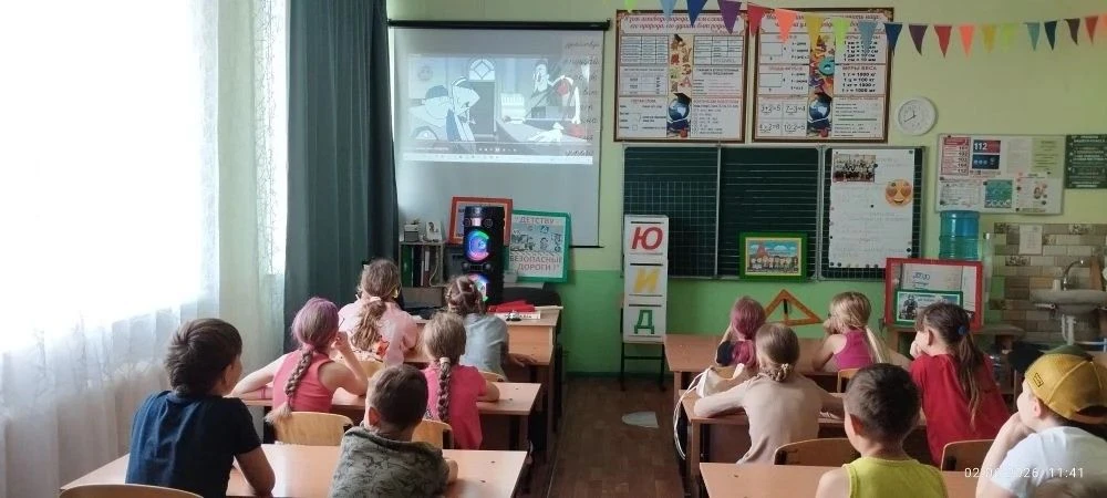 🌞 Наши ребята уже третий день активно отдыхают в летнем пришкольном лагере ☘