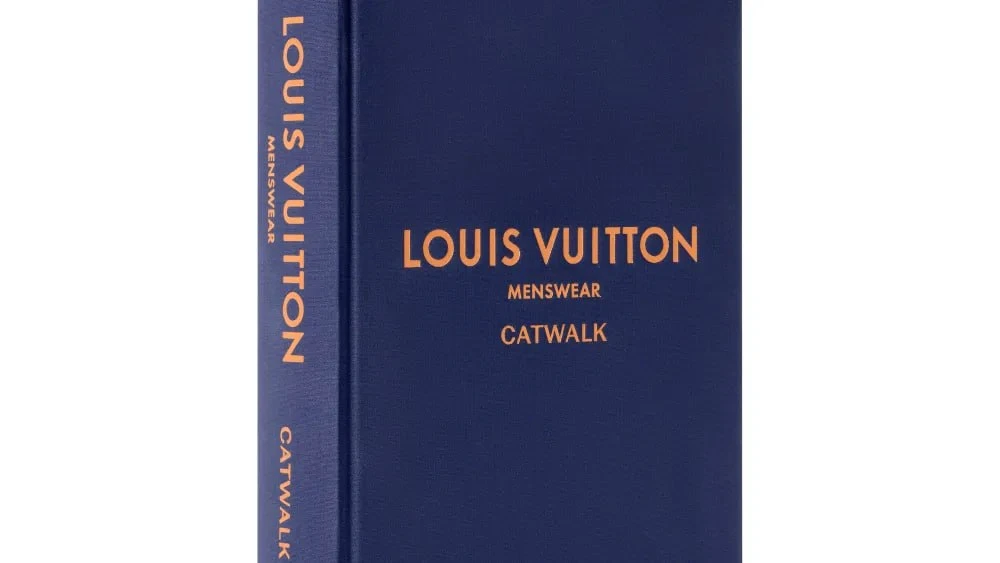 Издательство Thames & Hudson готовит Louis Vuitton Menswear Catwalk — первое мужское из...