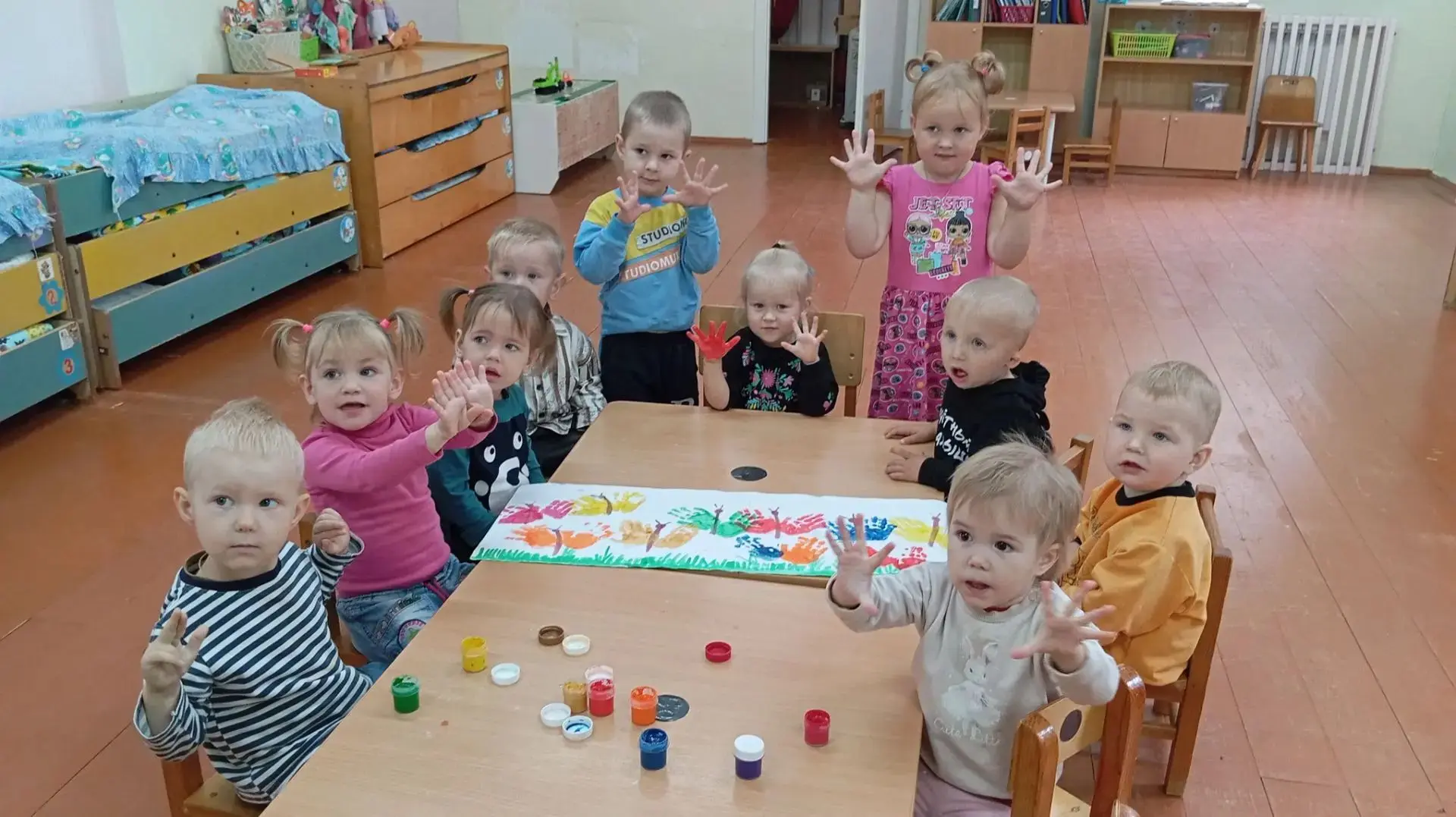 Тук-тук-тук! Дождь решил поиграть с нами в прятки и спрятал все лужайки☔ Но настоящих и...