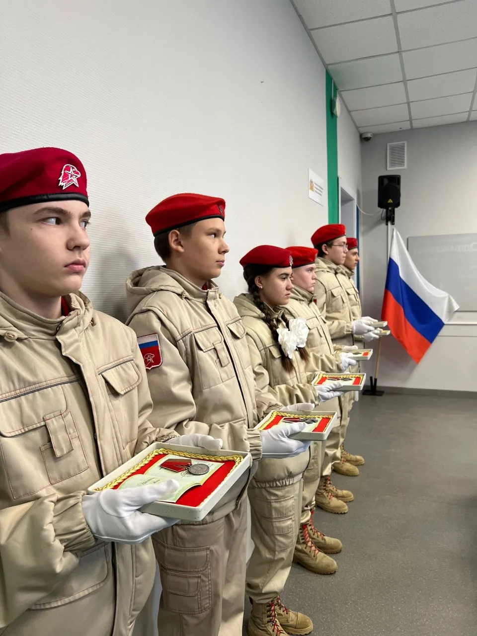 Сегодня в Центре по работе с молодёжью Глава муниципального округа Ревда Татьяна Анатольевна  Клепик