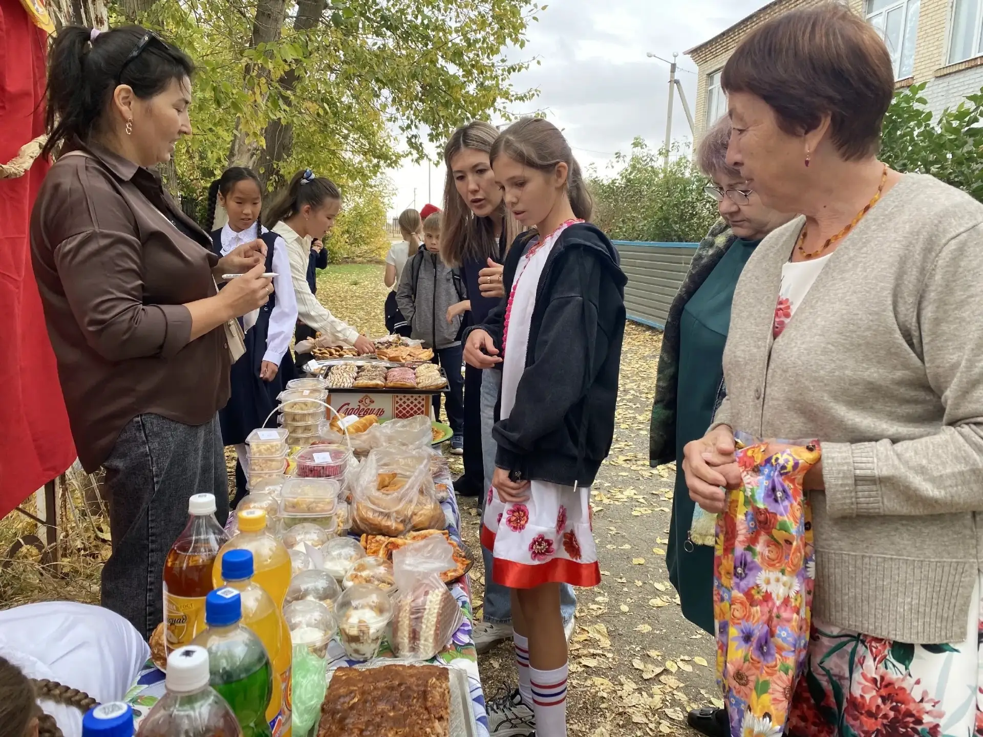 Этой осенью Брединская школа № 4 и Атамановская школа одни из первых организовали благо...