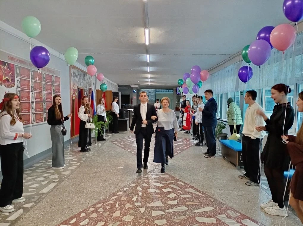 ✨🌷В преддверии 8 Марта наша школа преобразилась! С самого утра царила совершенно особенная, празднич