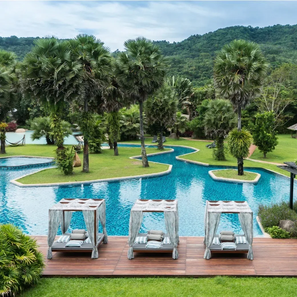 😎 На Пхукете хорошо, а в этом тайском отеле еще лучше. Мы про Naithonburi Beach Resort 3*. Его плюс