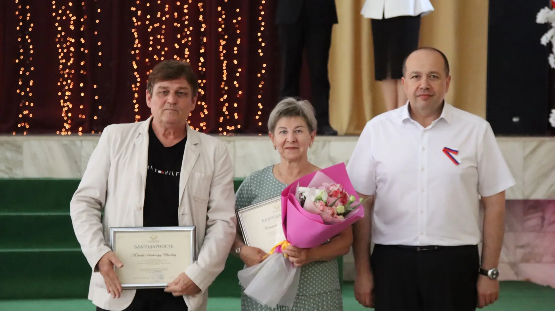 Поздравляем с заслуженной наградой!

🇷🇺На праздничном концерте, посвящённом Дню России, состоялось