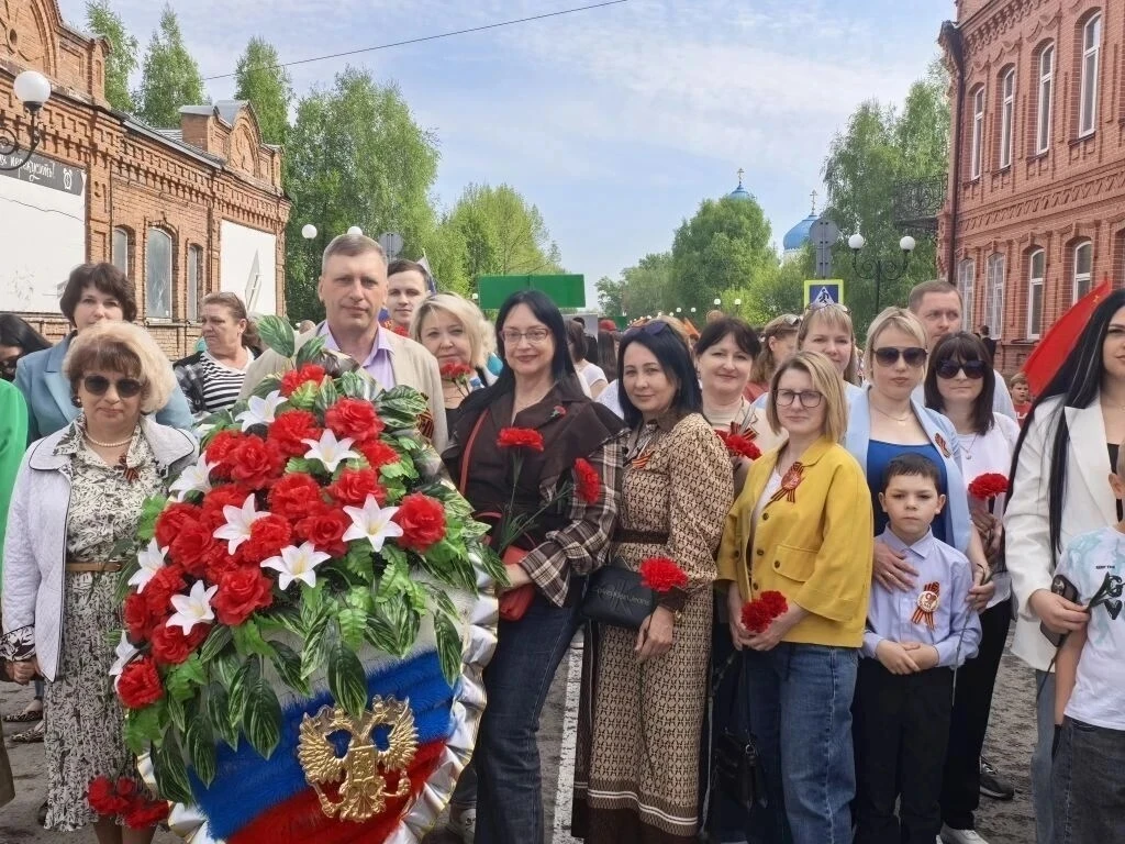 Администрация и сотрудники КГБСУСО «Бийский дом‑интернат для престарелых и инвалидов» 9 мая 2026 год