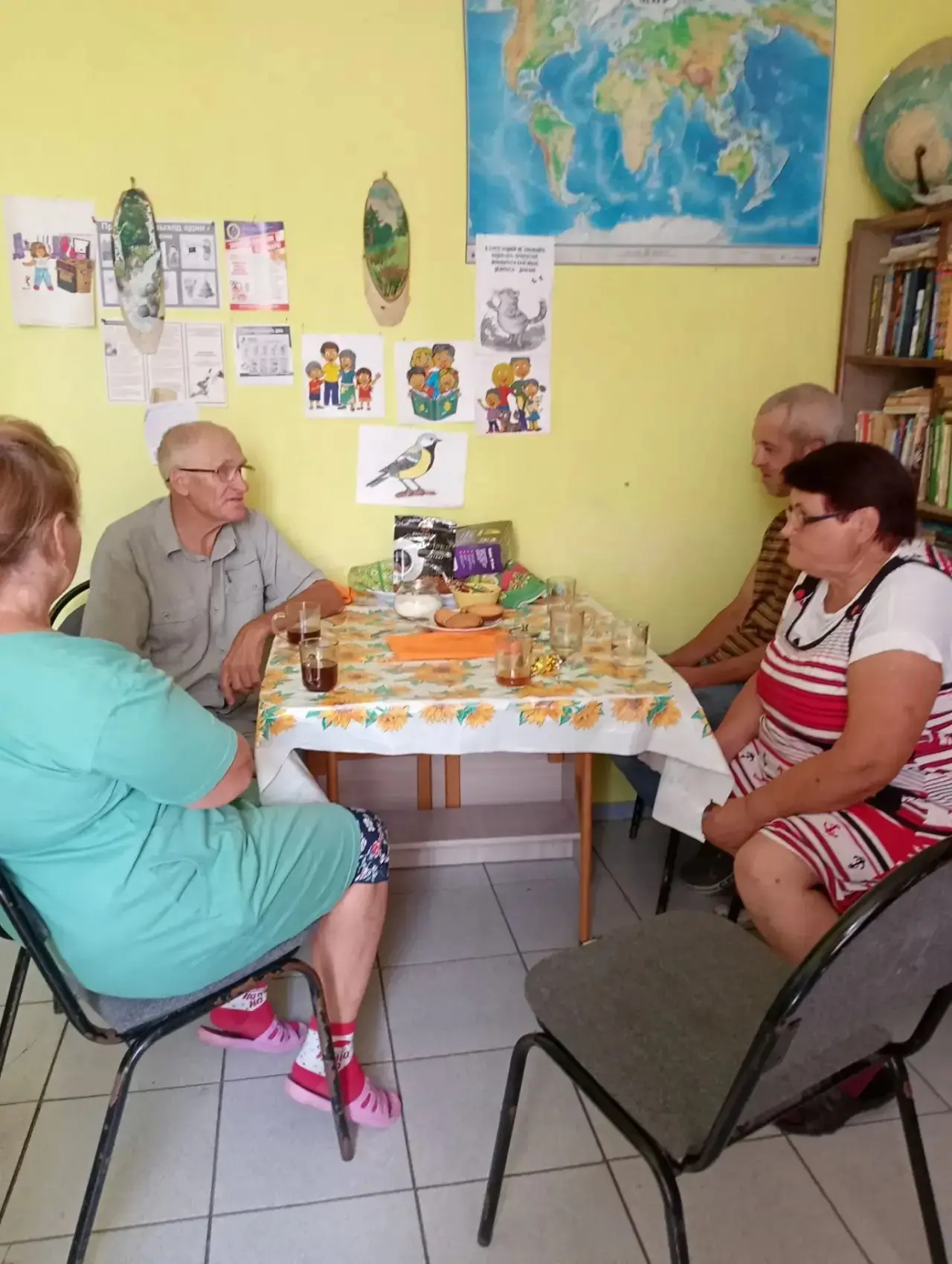 22 июля в «СК Верхнеосиновский» прошла встреча «Учимся жить в многоликом мире». За чашкой чая обсуди