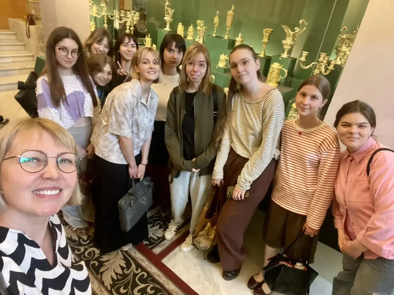 👑 В блеске серебра и драгоценных камней: молодые искусствоведы посетили Оружейную палату!