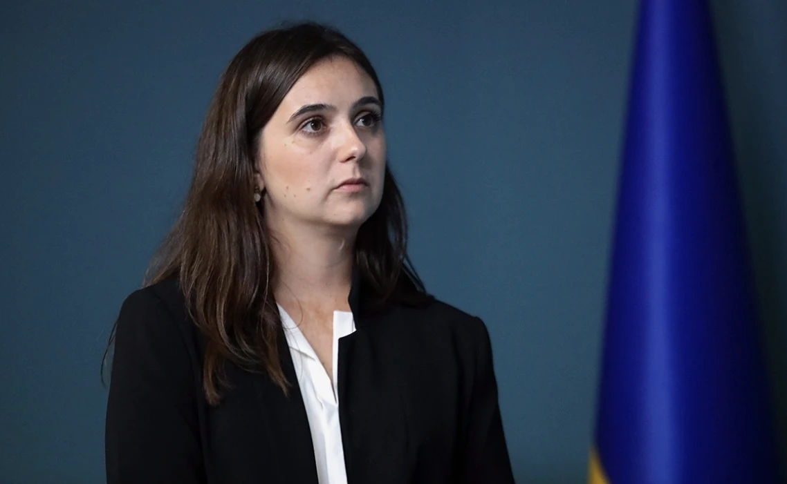 Президент Украины Владимир Зеленский ввел санкции против своего бывшего пресс-секретаря...