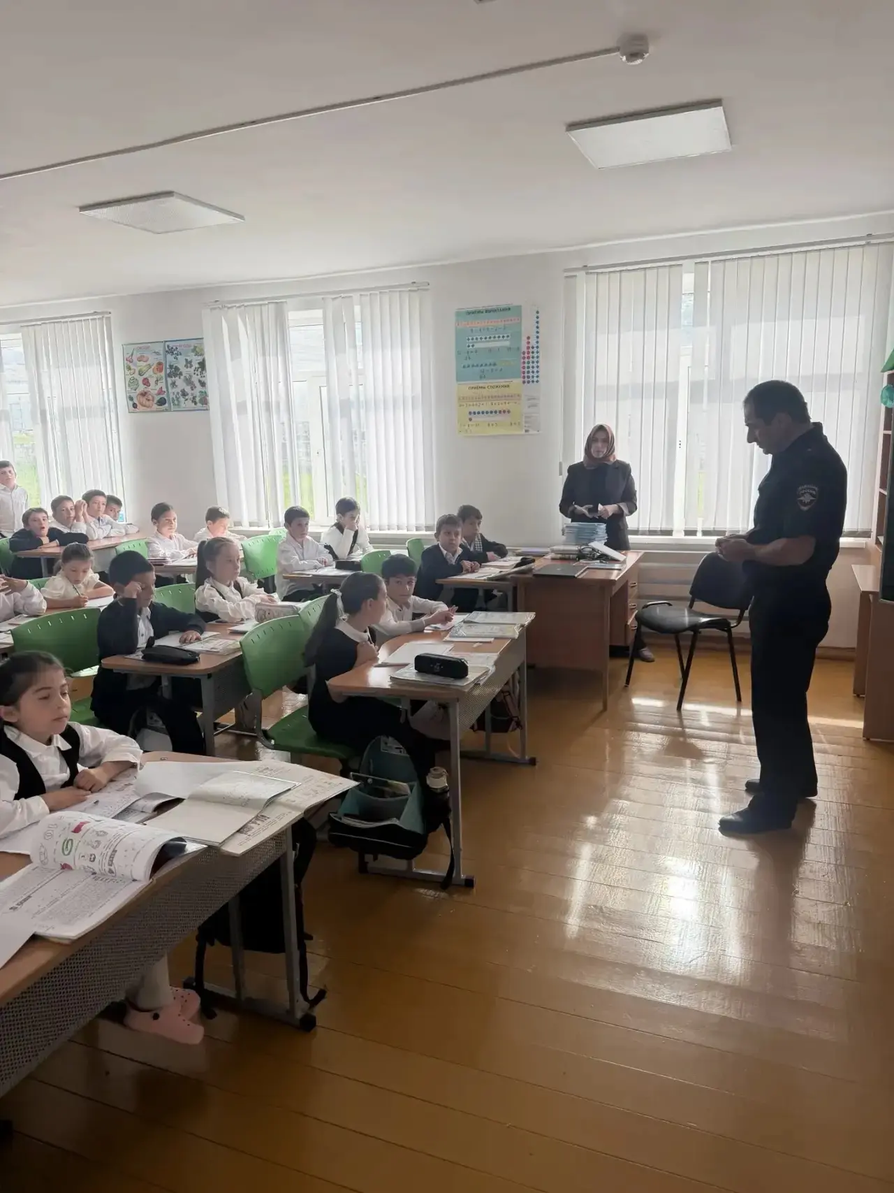 В МКОУ «Карлабкинская СОШ» прошла беседа с участием сотрудника ГИБДД РД по Левашинскому...