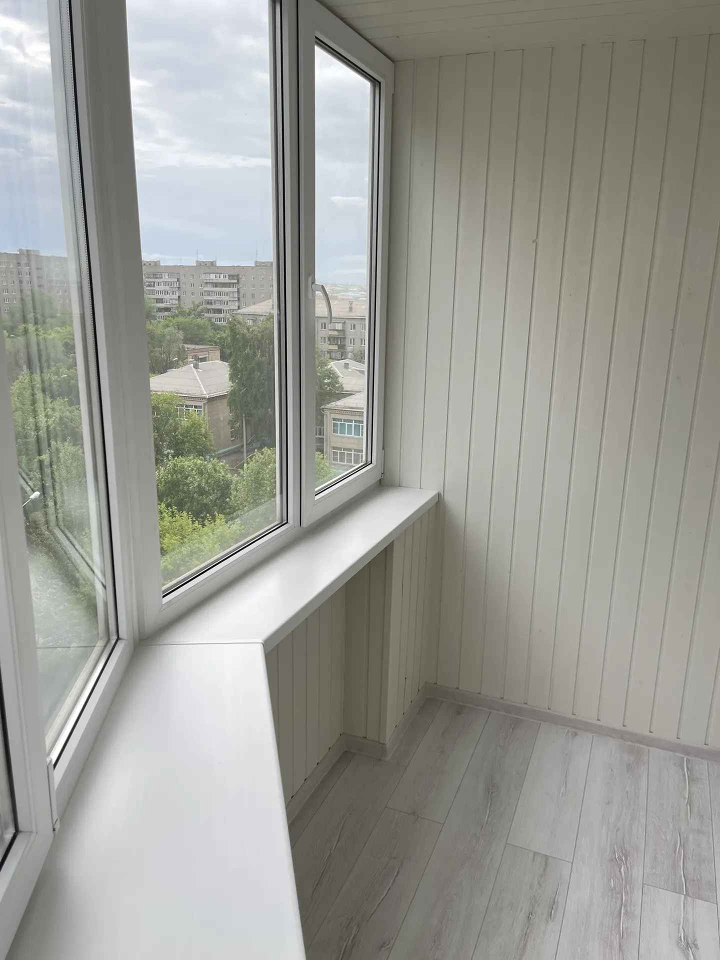 На Ленина 141/5 сделали уютную и функциональную лоджию! 🏡