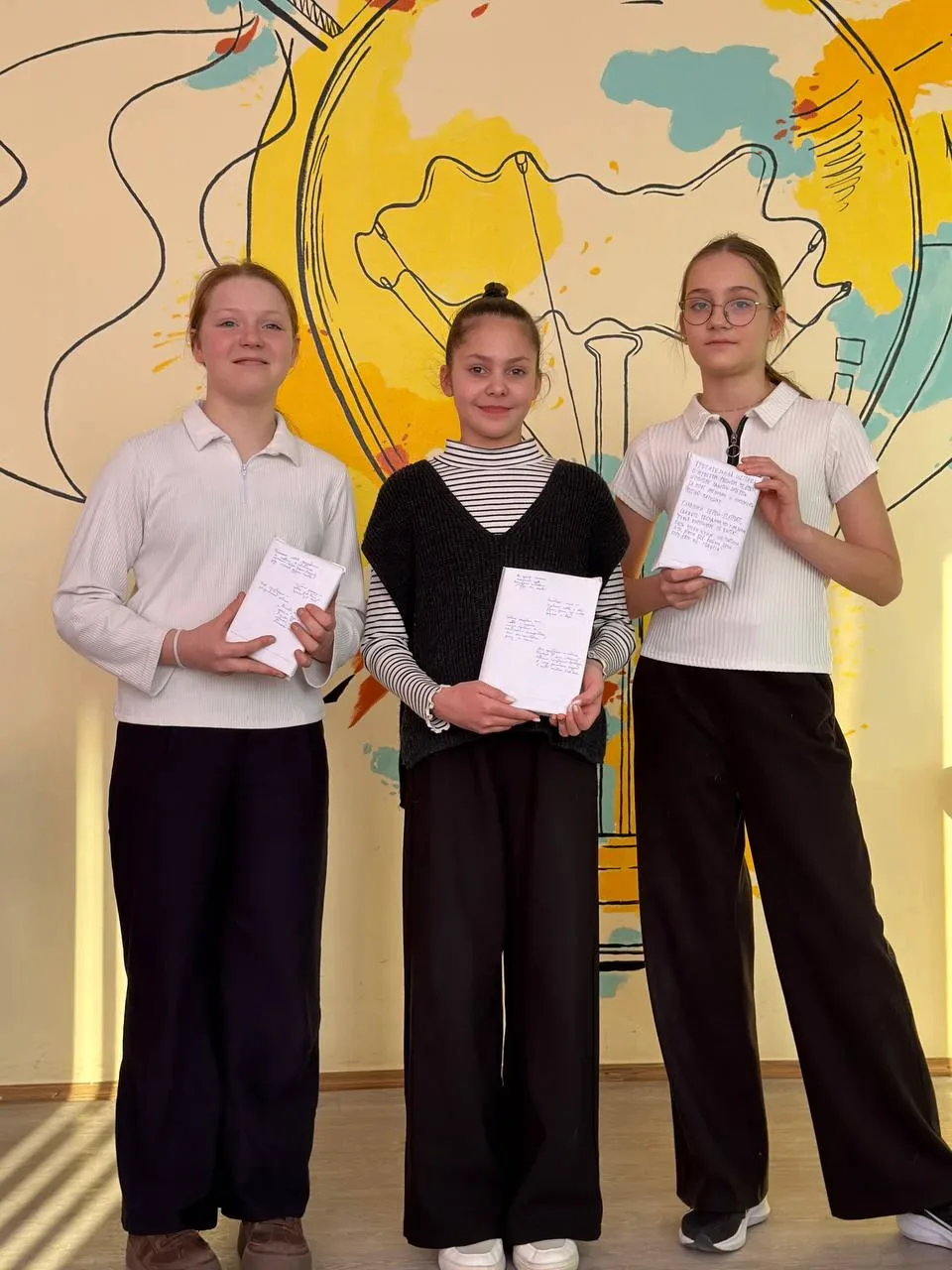 Не суди книгу по обложке... буквально!📚✨  Наши активисты «Движения Первых» присоединились к Всеросси
