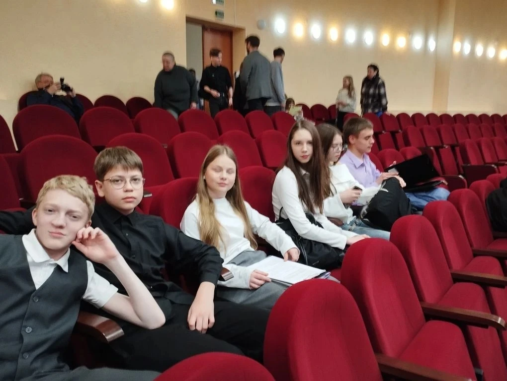 📚 XV Международная конференция «Литвиновские чтения»  Команда учащихся 7–10 классов представила свои