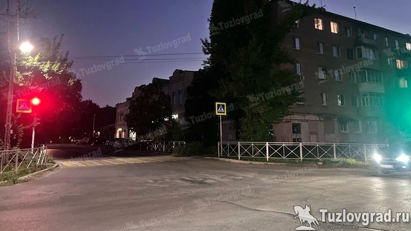 В Новочеркасске пока неустановленный водитель сбил ребенка на зебре и скрылся с места ДТП
