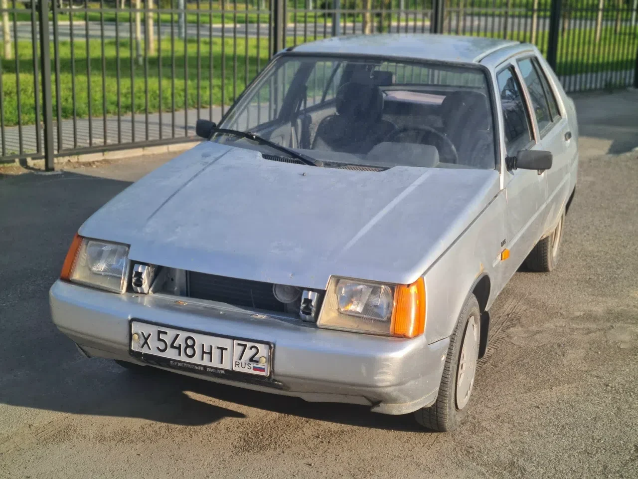 Заз славута 
1.2л 
Мкпп 
2003г 
98.000км 
Все передачи на месте 
Печка работает 
Салон не ушатаный 
