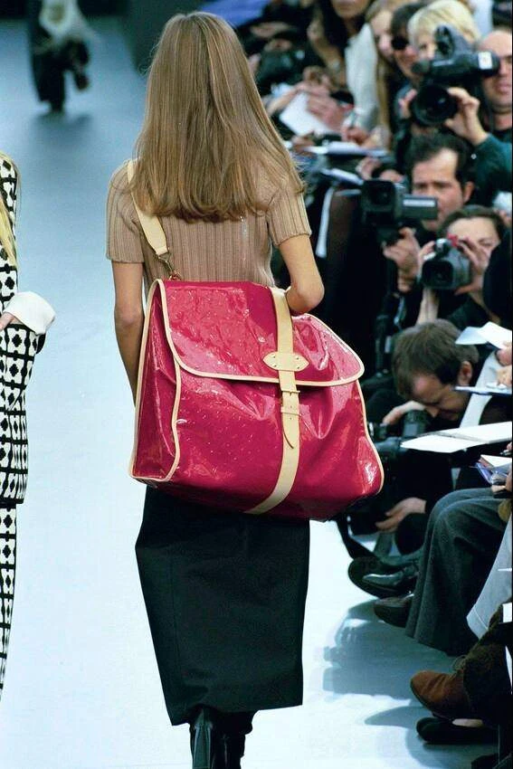 В рубрике #сумкадня сегодня винтажная малышка Louis Vuitton Papillon в редком розовом о...
