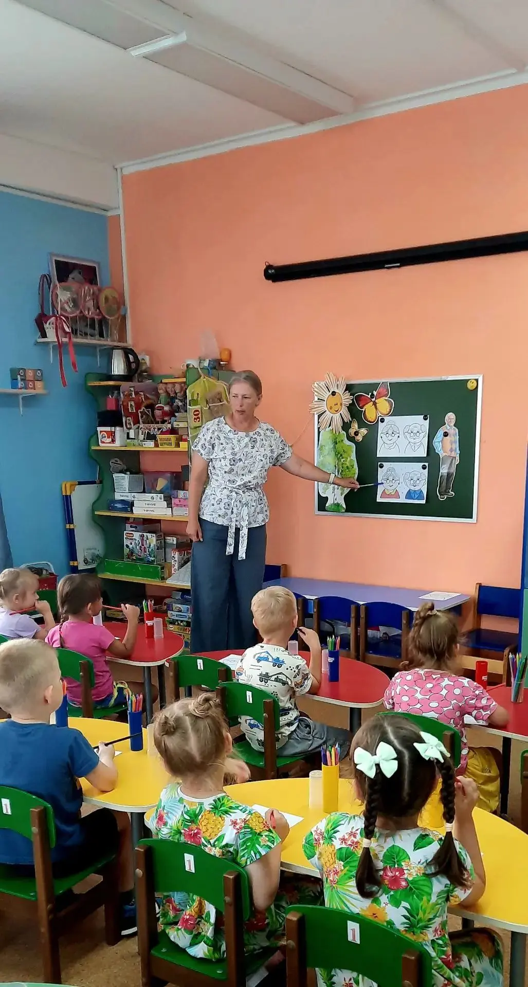 В старшей группе прошла очень теплая и трогательная беседа. Мы поговорили с ребятами о самых мудрых,