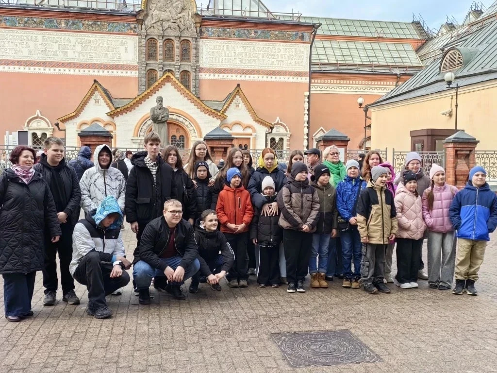 7г и 3г классы отметили начало каникул посещением Москвы. В Третьяковской галерее ребята не просто п
