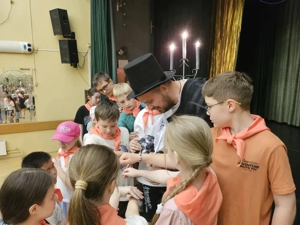 🎩 Ребята из Летнего клуба в гостях у Пушкина