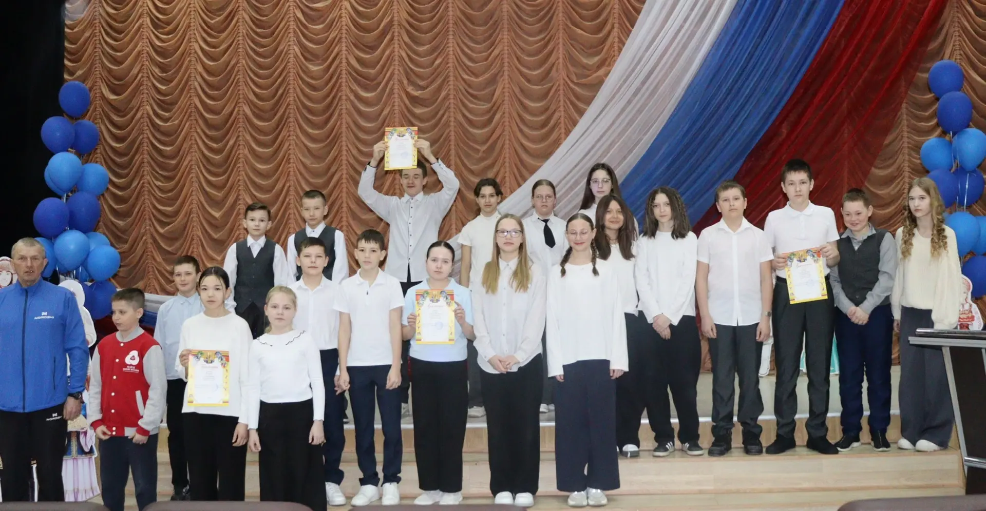 🇷🇺 Еженедельная линейка🇷🇺  ✅16 марта -начало новой учебной недели. Утро в нашей школе традиционно на