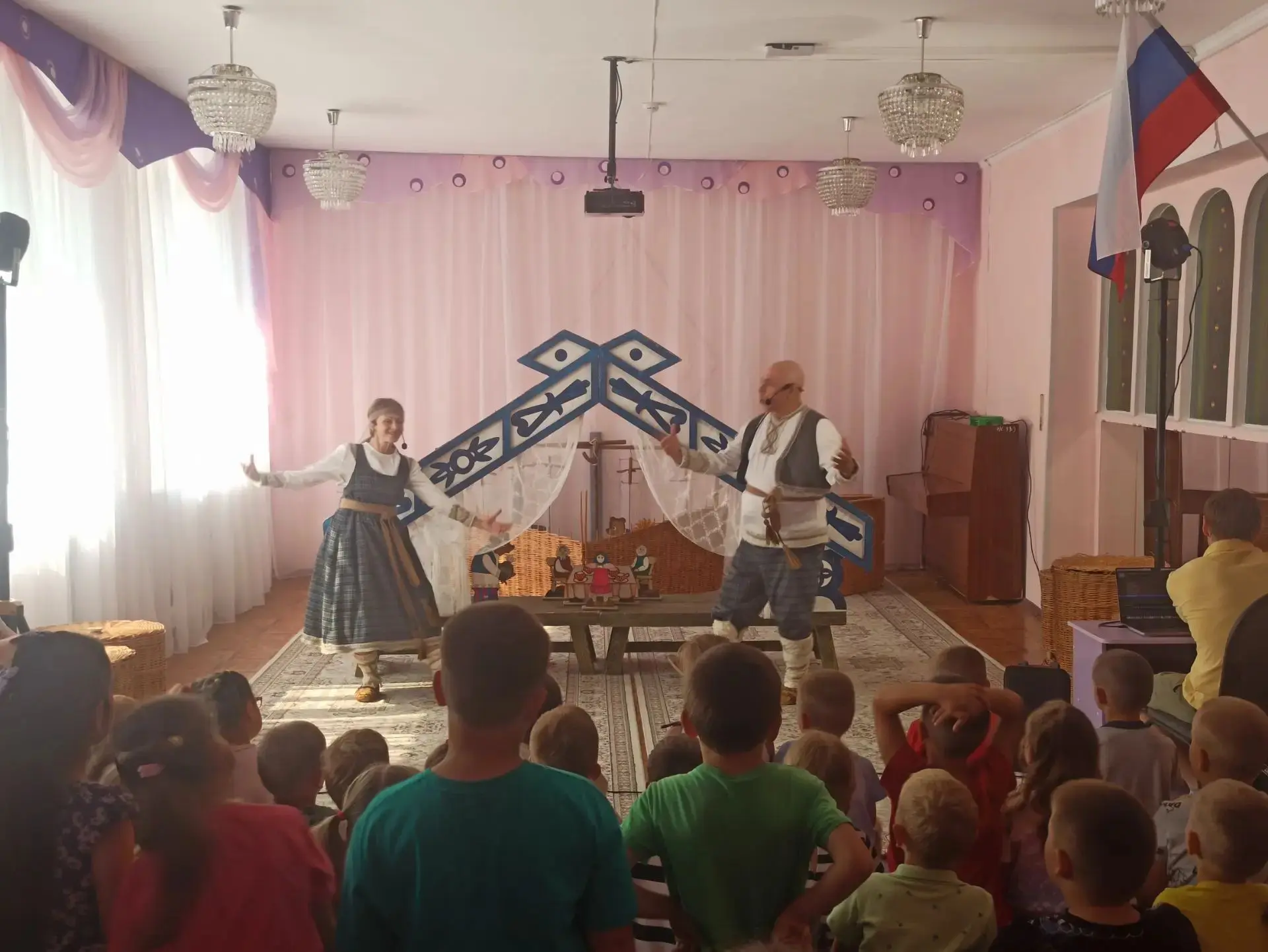 🐡🤡Как театр дарит детям радость и развивает их

Сегодня в гостях у ребят областной театр кукол им.
