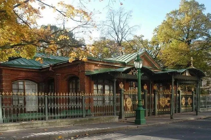 Пятничный Петербург

Домик Петра: маленький снаружи, великий внутри

⏰ Ср-Пн 10:00-18:00

С виду — н